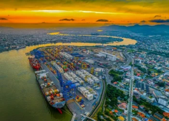 El Niño acende alerta nos portos de Santa Catarina e expõe limite para receber cargas de Itajaí e Navegantes